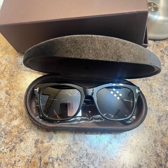 New sunglasses Tom ford with tags box original - Picture 6 of 6
